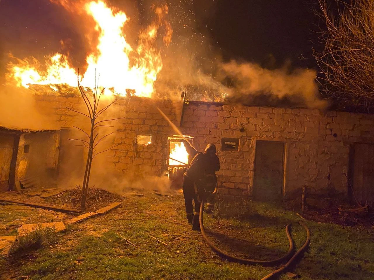 Російська атака БпЛА на Кривий Ріг: 4 постраждалих, численні пожежі та руйнування